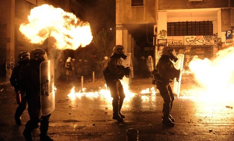 Η Κυβέρνηση «χαϊδεύει» τα μπάχαλα – Καταγγελία-σοκ από τα ΜΑΤ Θεσ/νίκης: «Δεχθήκαμε εντολές να μην πειράξουμε τους αναρχικούς, οπισθοχωρήστε»!